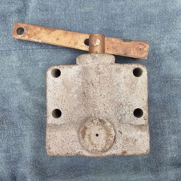 VTG Safe & Lock Copper & Die Cast Weight - Picture 3 of 9